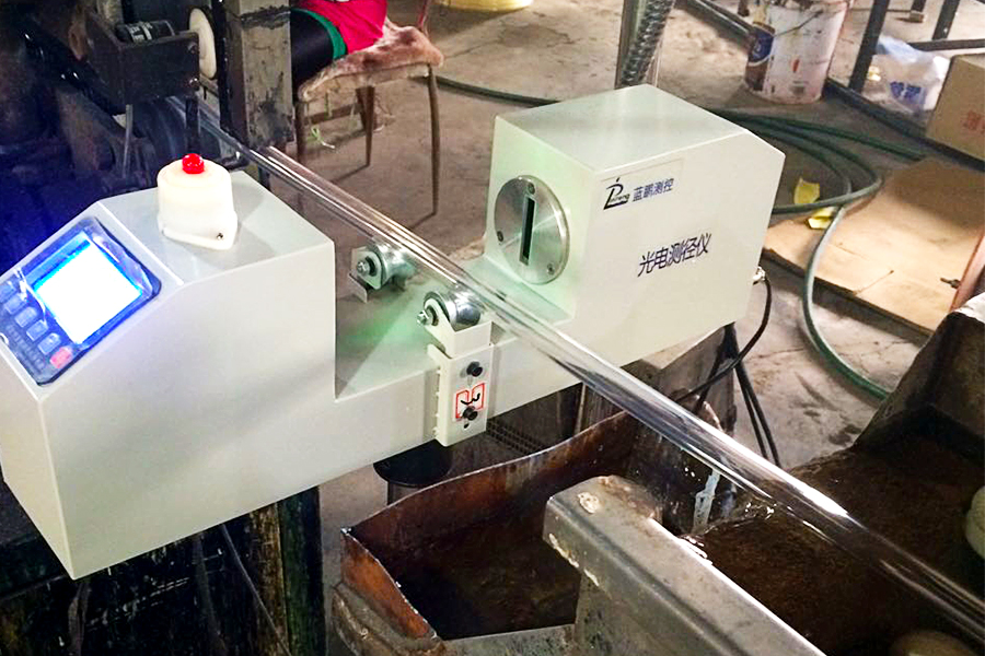 省人工提效率 单轴测径仪在PVC透明管生产