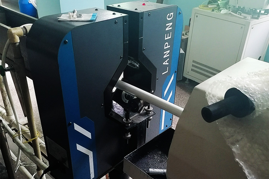 双轴测径仪的精度和测量范围之间有怎样