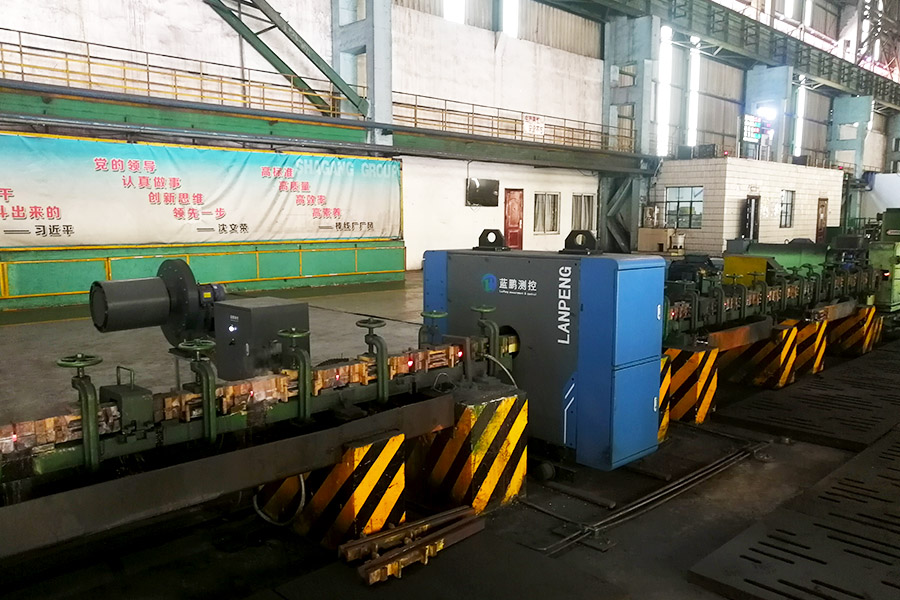 在线测径仪是否配备测控软件分析系统？